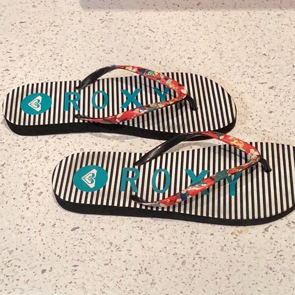 Women’s Roxy Flip-flops - Picture 2 of 3